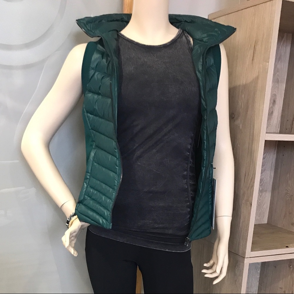 Alo vest in hunter green NWT